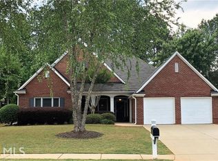 196 Lake Forest Dr, Newnan, GA