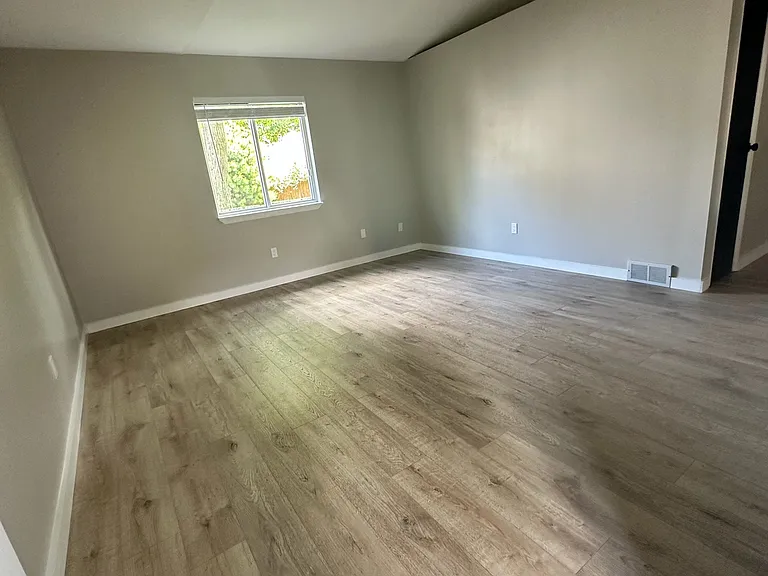23815 Knickerbocker Rd — Photo 3