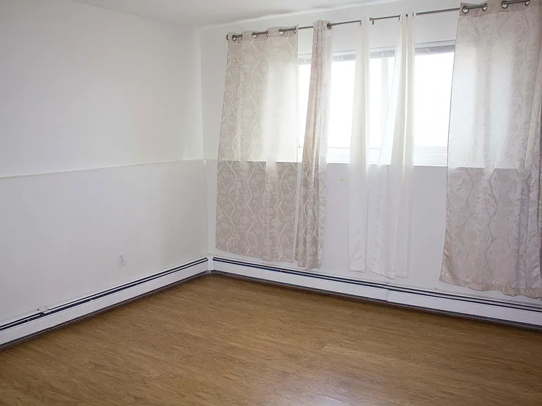 53 Whitman Ave — Photo 4