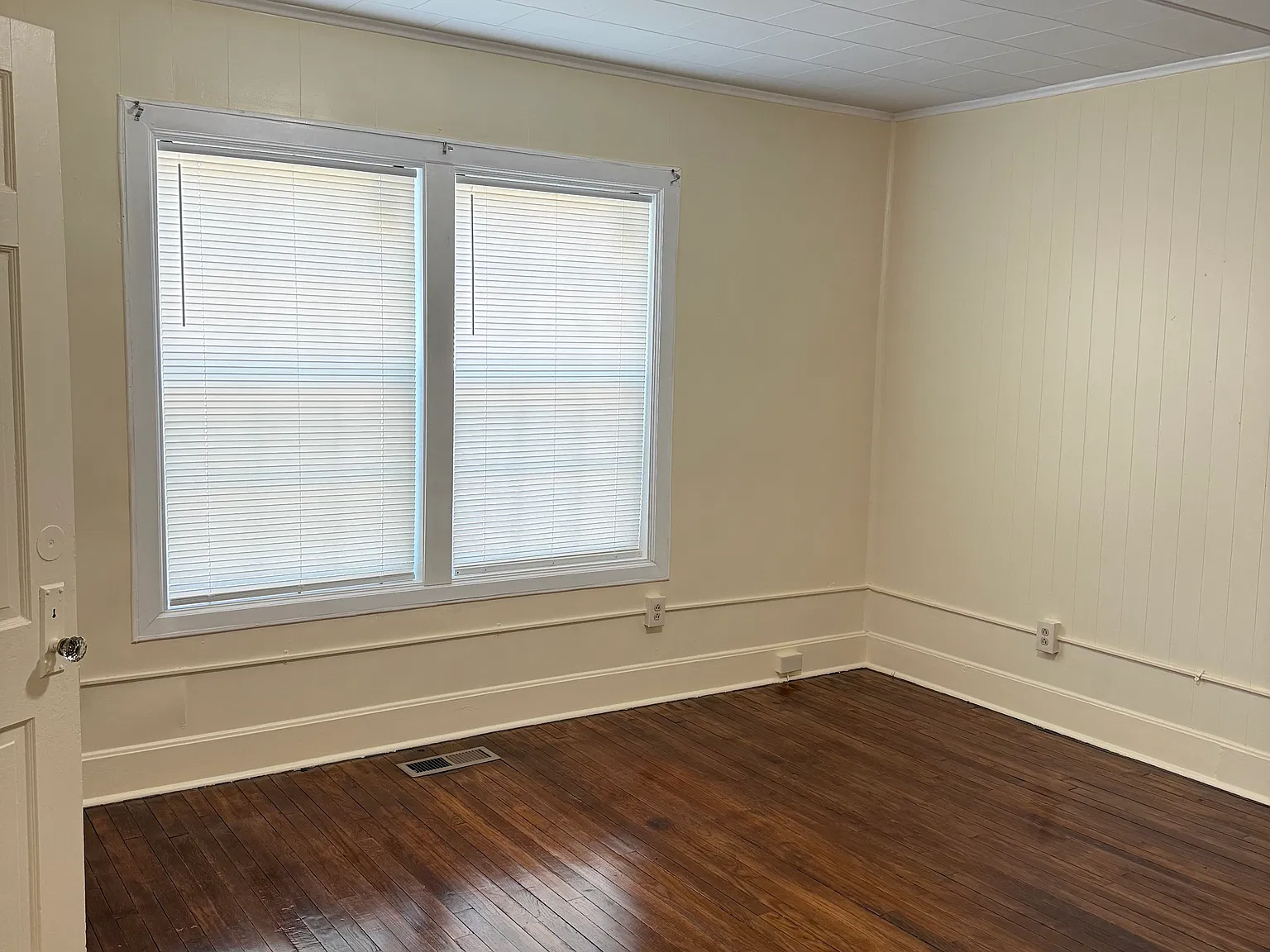 4 bed, 1630 sqft, $1,500 — Photo 1