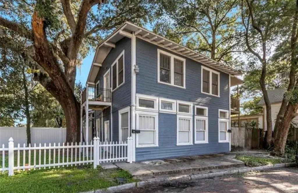 210 E Plymouth St — Photo 2
