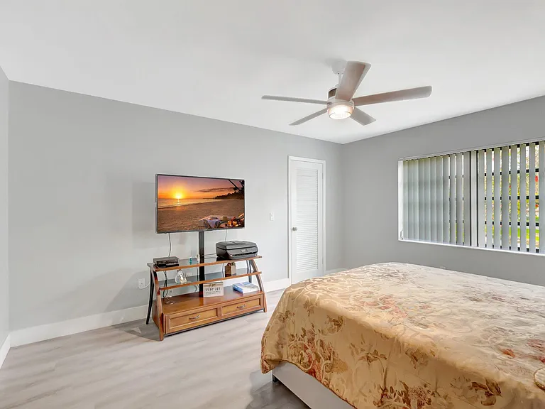 21214 Lago Cir #8F — Photo 17