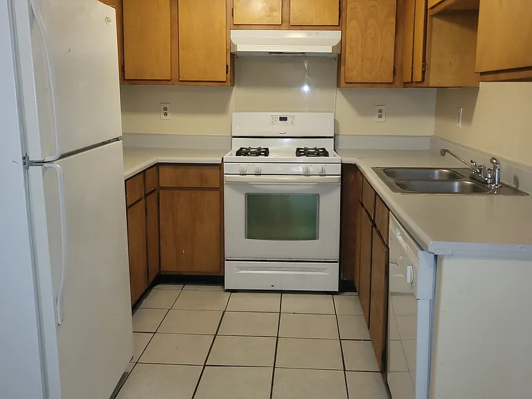 305 River Oak Dr — Photo 5