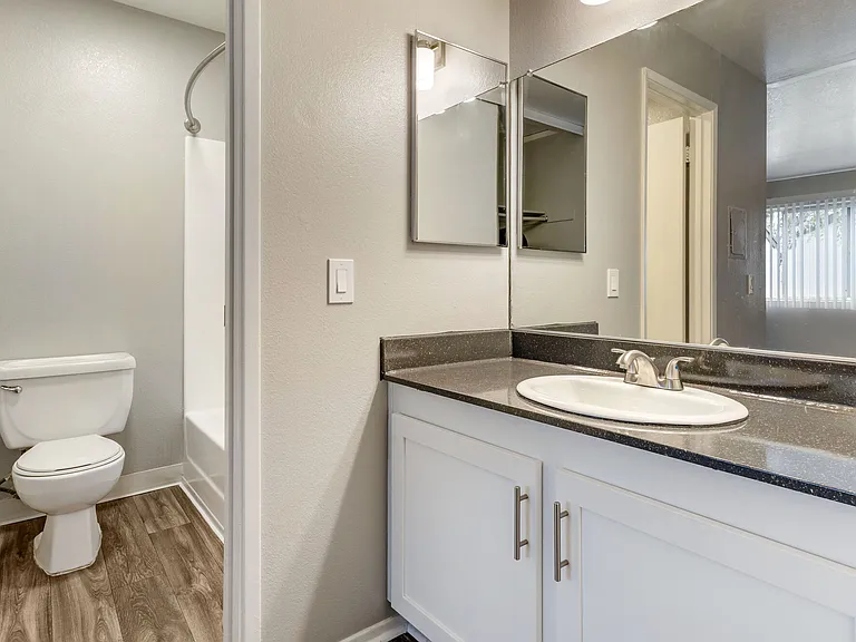 Kentwood Apartments — Photo 28