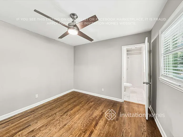 1095 Longshore Dr — Photo 9