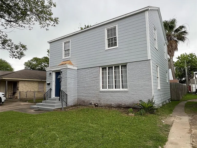 4711 Avenue R 1/2 — Photo 2