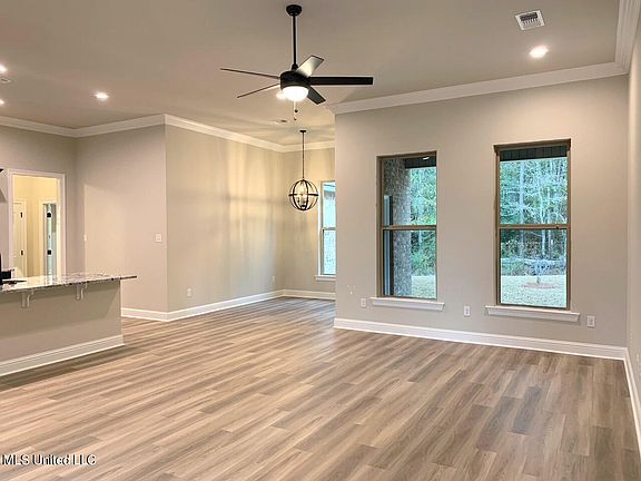 4th image of 10299 Patrick Dr