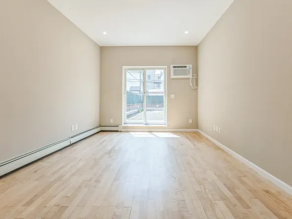 1570 West Tenth Street image 5 of 15