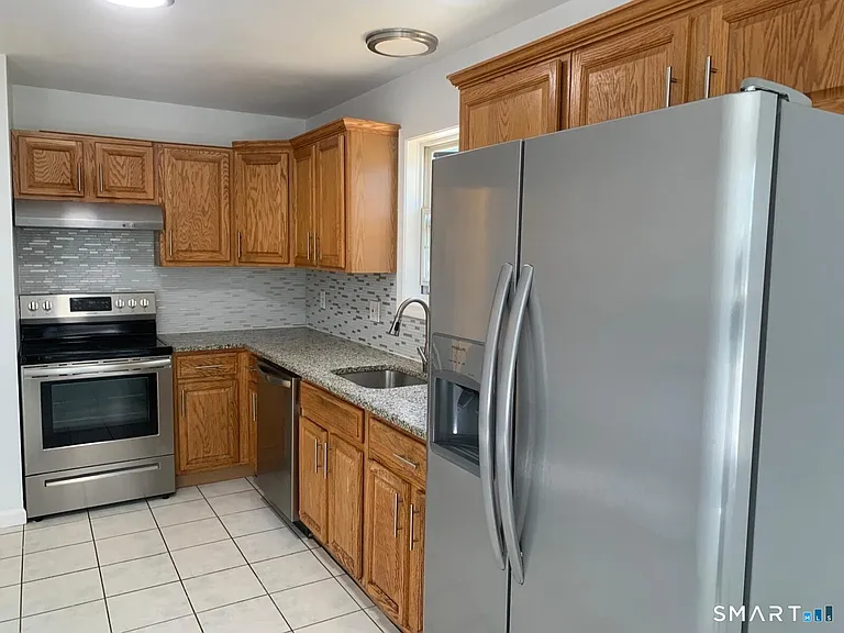 175 Harding Ave — Photo 4