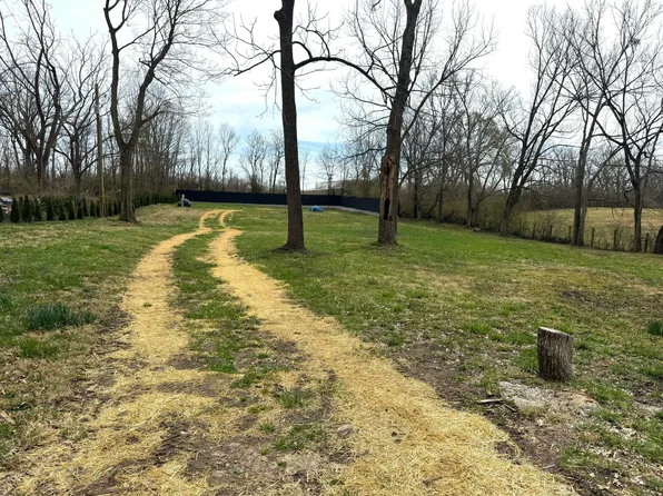 2878 Columbus Ln, Lexington, KY 40516