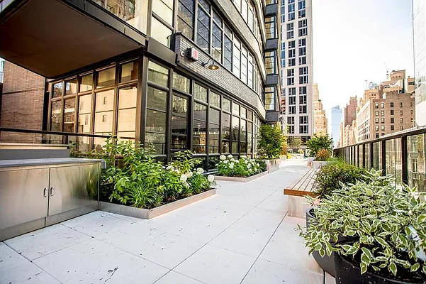 Rented by R New York | media 22