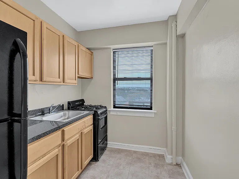 215 C Street Apartments — Photo 8