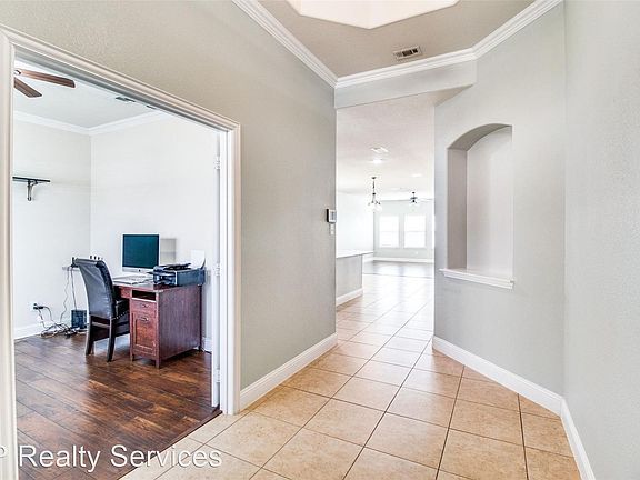 4th image of 619 Dogwood Dr