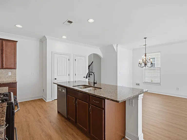 5060 Rialto Way — Photo 10