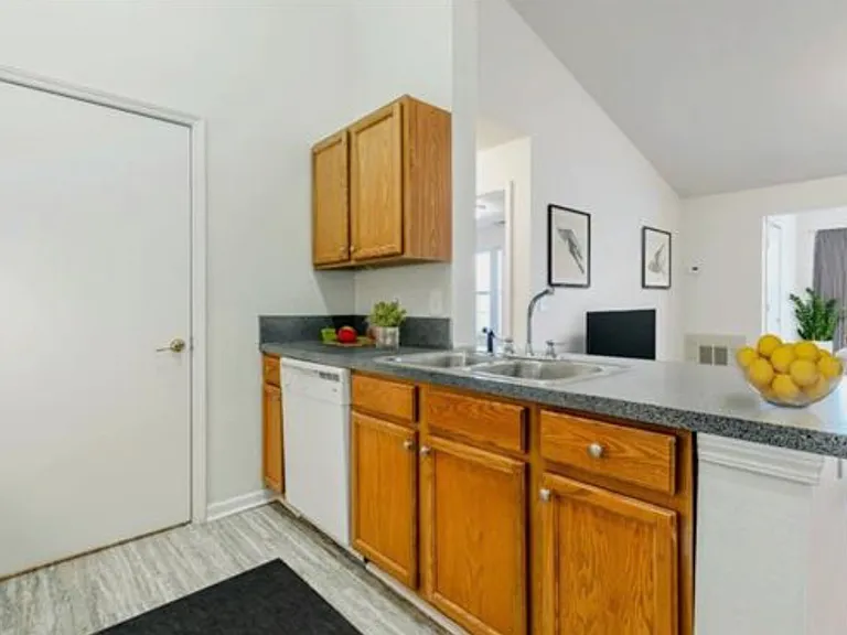 Liberty Commons Apartments — Photo 3