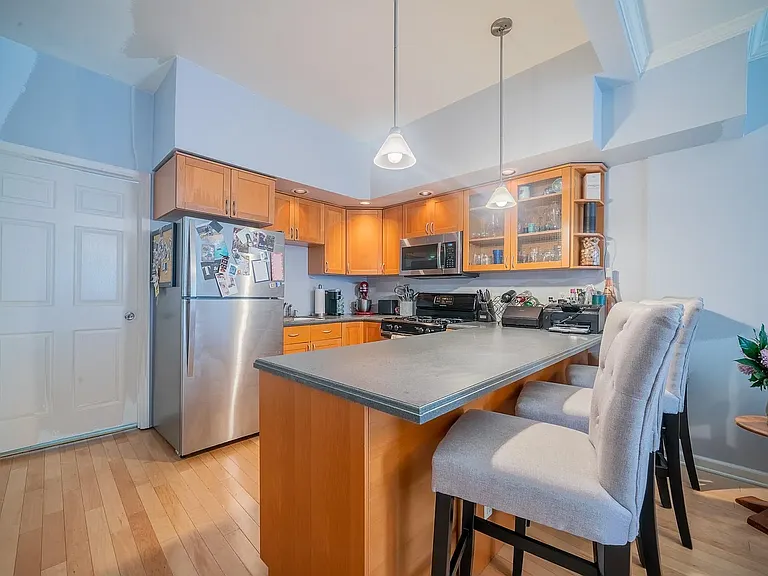 223 Monroe St #2 — Photo 3