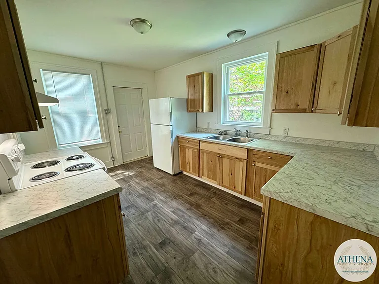 413 N Frederick St — Photo 6