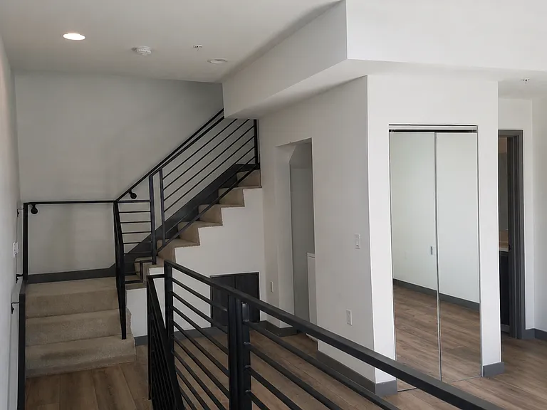 545 N Kenmore Ave — Photo 53