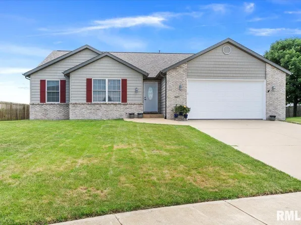 1627 Green Ln, Chatham, IL 62629