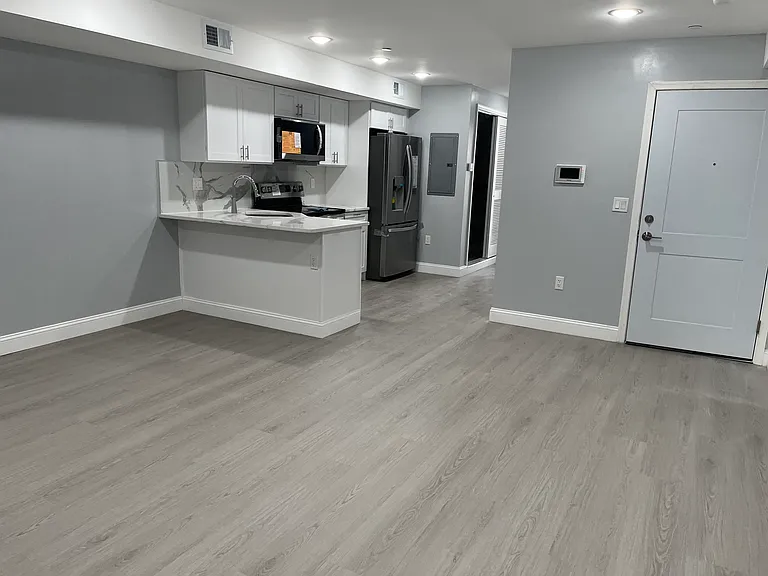 2405 Ridge Ave #1 — Photo 6