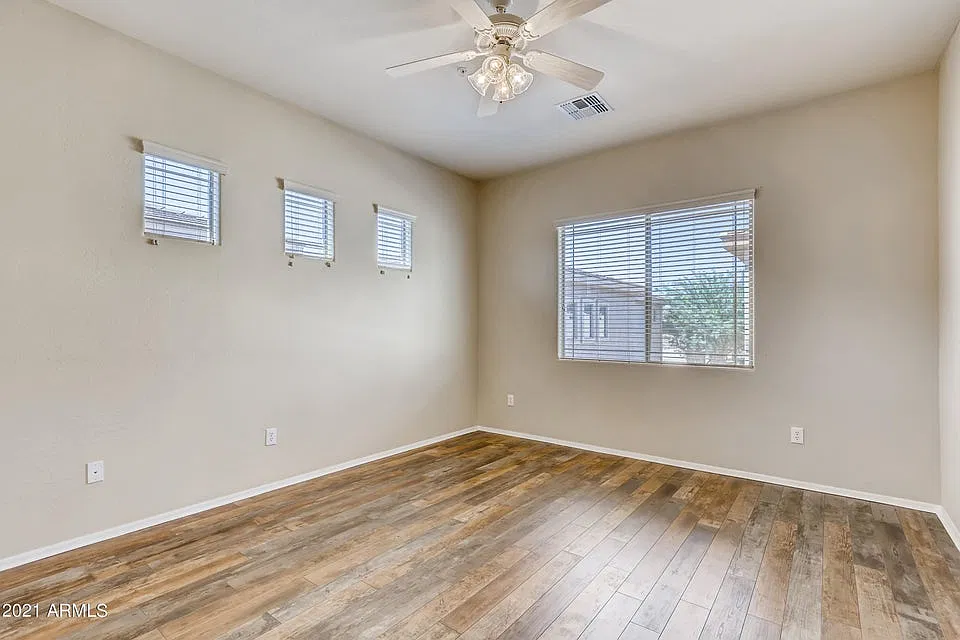 Anthem 2/2 Remodeled 1car Garage! — Photo 3