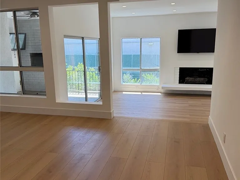 4807 Woodley Ave — Photo 12