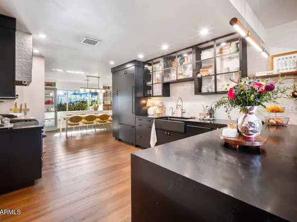 8221 E EDGEMONT Avenue, Scottsdale, AZ 85257