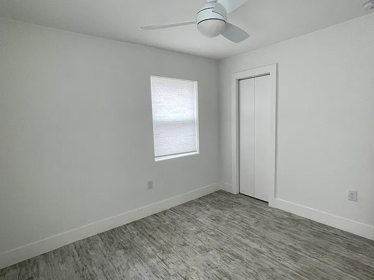 35 SW 6th St #1 — Photo 25