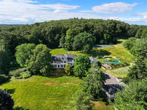 709 Monument St, Concord, MA 01742
