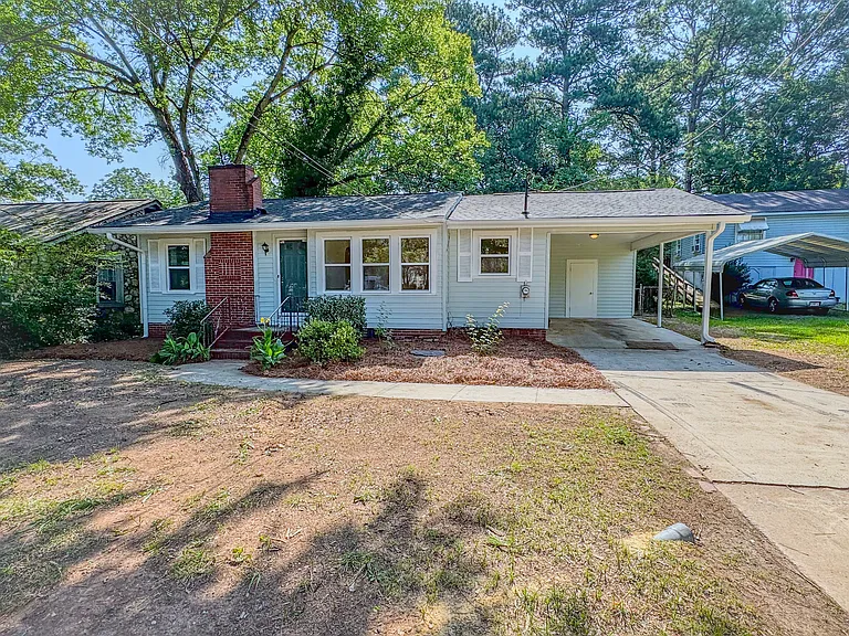2425 Maple Rd SE — Photo 1