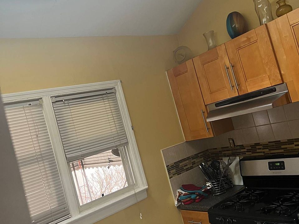 1st image of 11622 166th St Floor 1