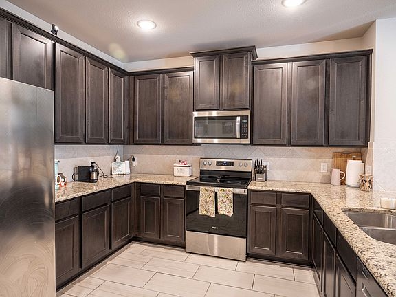 3rd image of 3517 Cricket Dr