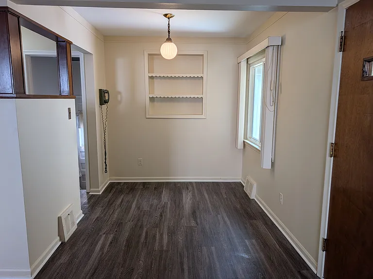184 W Strathmore Ave — Photo 6