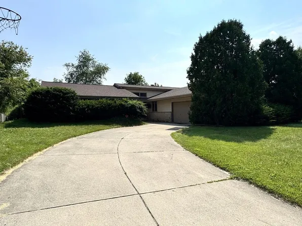 7823 West Coventry DRIVE, Franklin, WI 53132