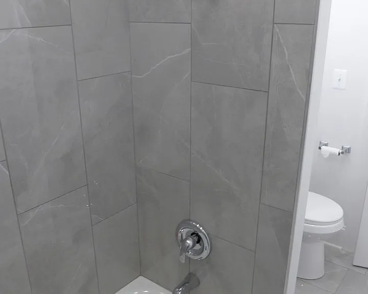 Linder/ Lawrence Apartments — Photo 17