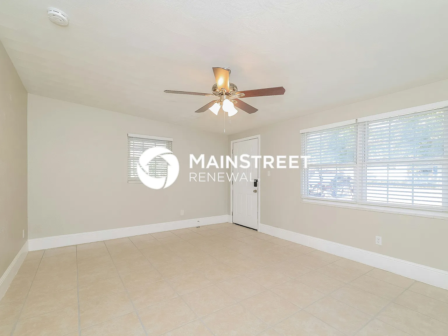 2129 Greenway Dr — Photo 4