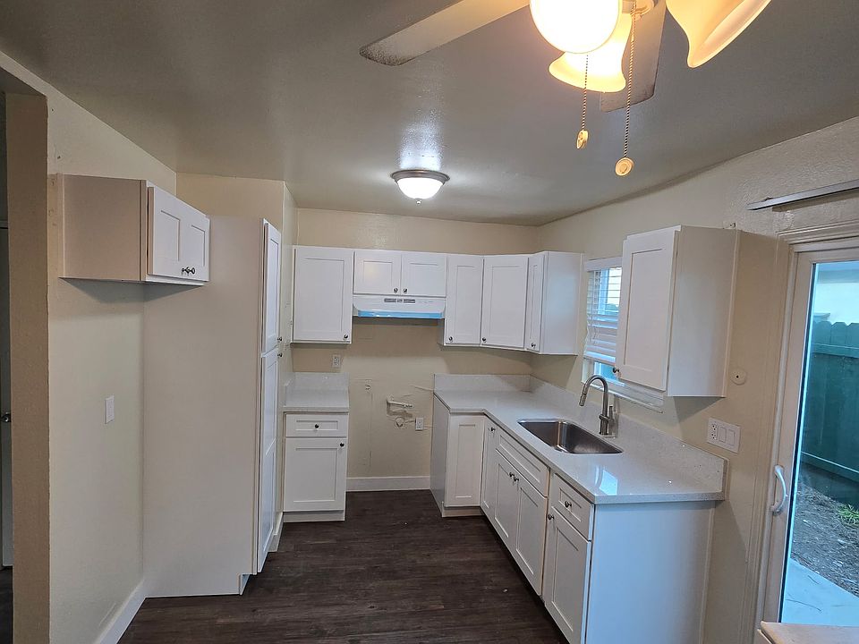 2nd image of 920 W Lorraine Pl #51