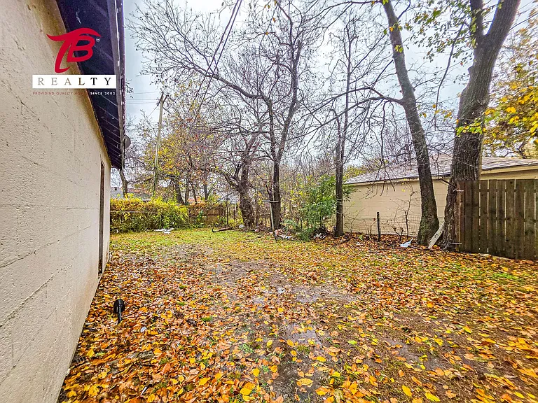 2320 NE 20th St — Photo 33