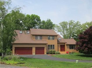 40 Stonehenge Rd, South Windsor, CT 06074