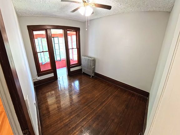 4th image of 405 Alexander St #D