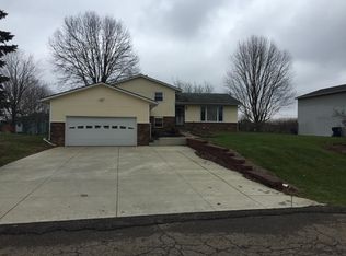 8178 Sapphire Ave NE, Canton, OH 44721