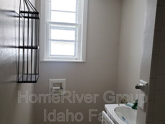 4th image of 410 5th St #2