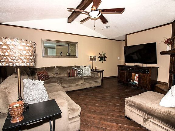 2nd image of 1215 Mission Dr