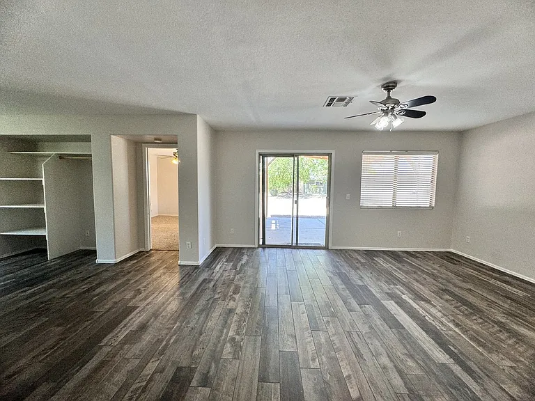 9138 W Ross Ave — Photo 29