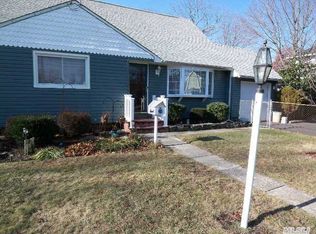 26 Redmond Ave, Bay Shore, NY 11706