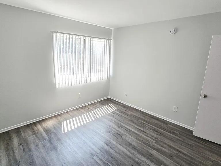 18400 Prairie Street — Photo 63