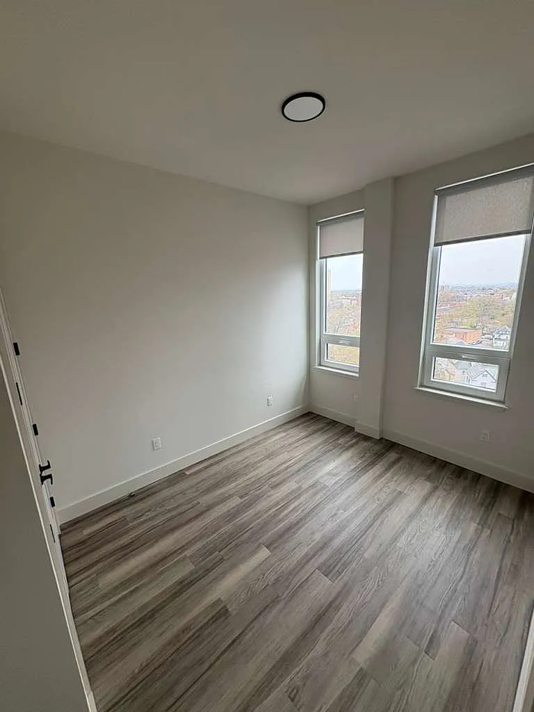 Building Photo - 57 Washington St #9D