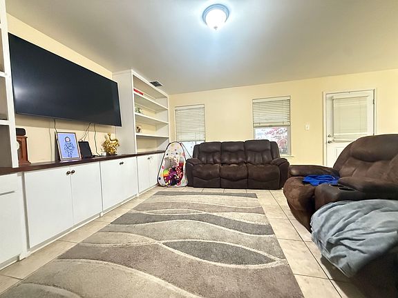 3rd image of 4703 Rock Creek Cir