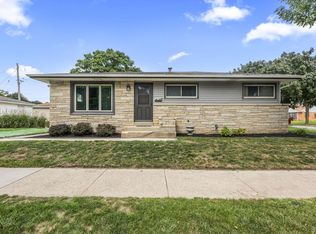 7306 W River Bend Dr, Milwaukee, WI 53219