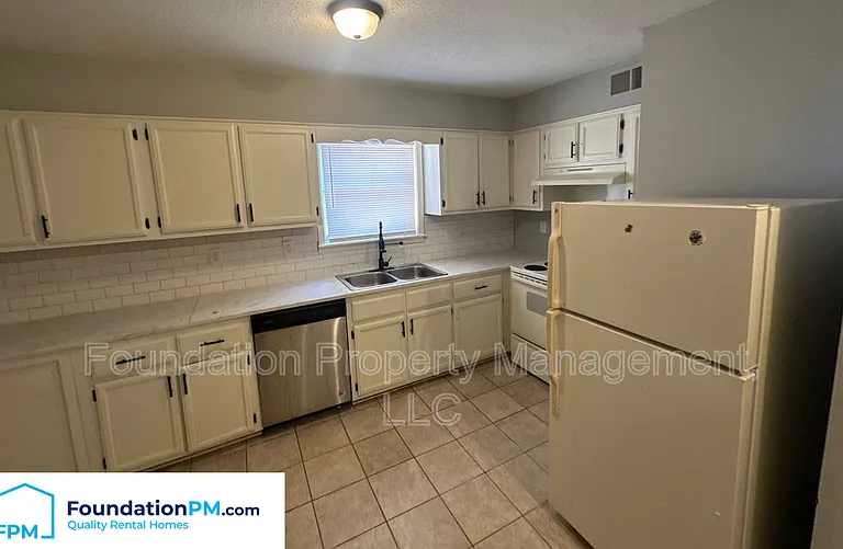 34 N Idlewild St #11 — Photo 3
